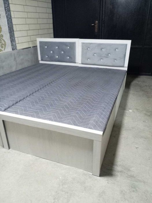 krovat sunduk. ishlab chiqaruvchidan. sehdan bir kishilik krovat