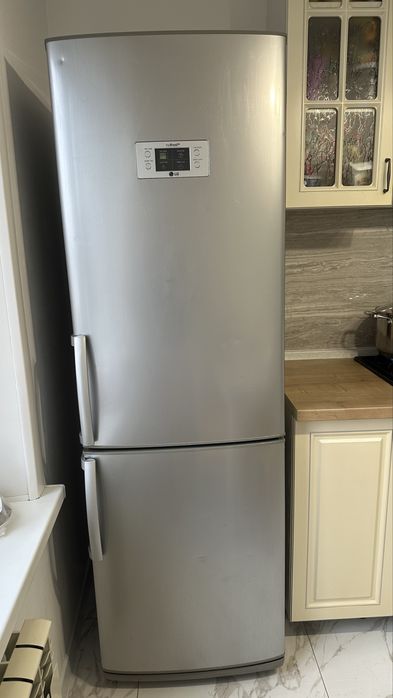 Холодильник серый