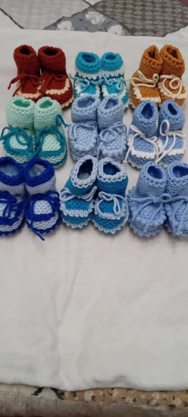 Бебешки плетени терлички