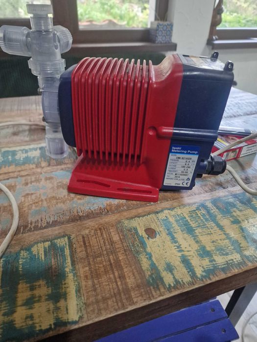 Iwaki metering помпа. Два броя