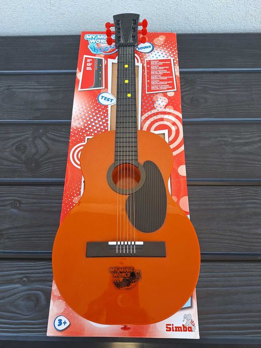 Chitară cu functii audio, la cutie