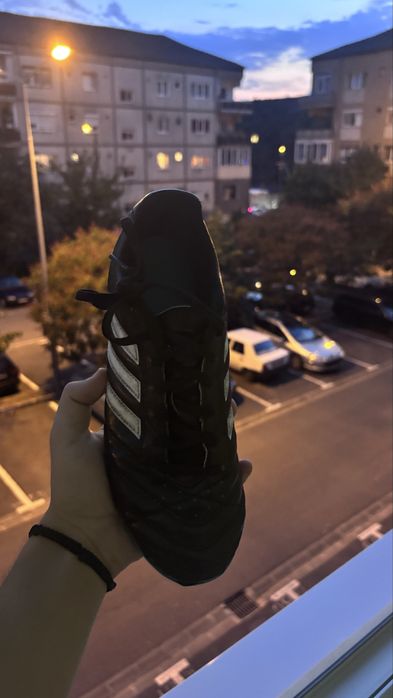 Ghete de fotbal adidas pentru copii