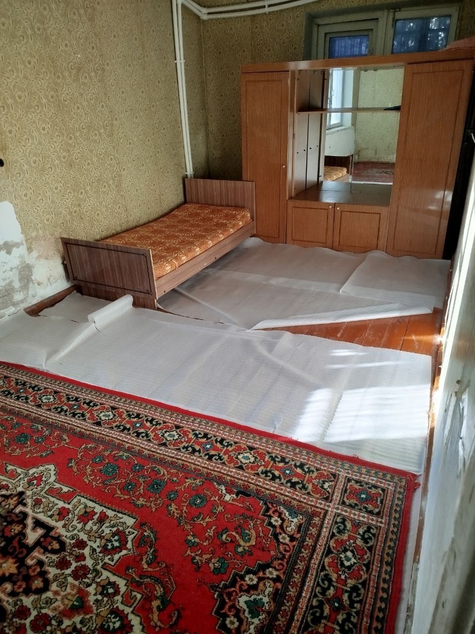 Чирчик ш. Навоий Арбат 15-мактаб Пед инс 1х/1/3 +2×6 балкон 46 м²