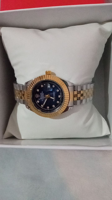 Rolex soat sotiladi