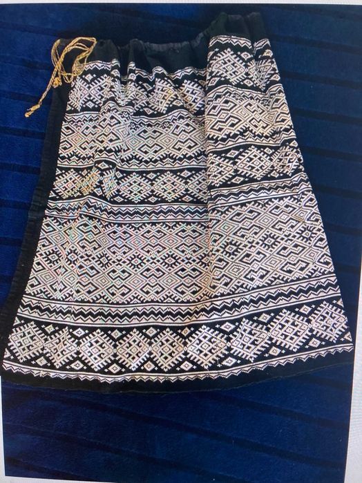 Costum popular -Catrinta originala alb-negru in stare buna