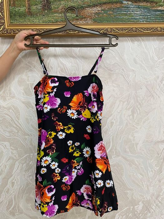 Новый немецкий купальник с ярким цветочным принтом