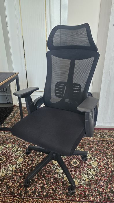 Ofisniy kreslo yangi