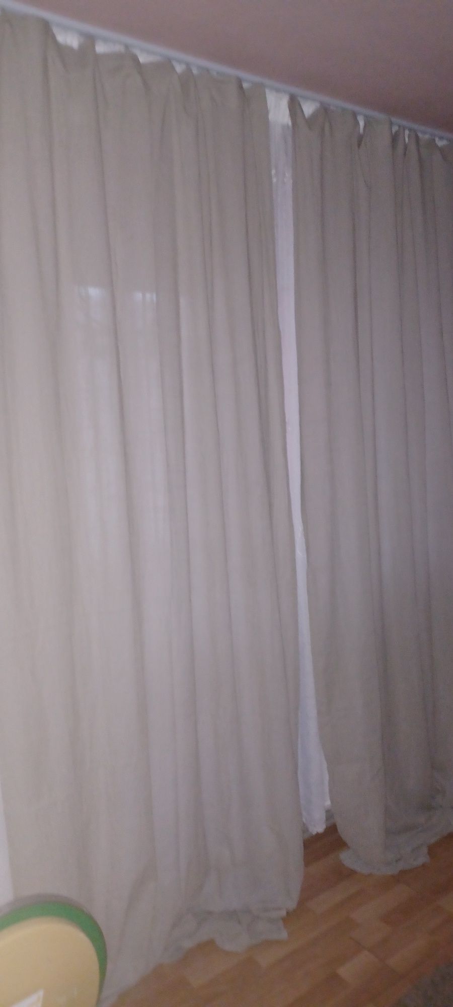 Draperii bej      .