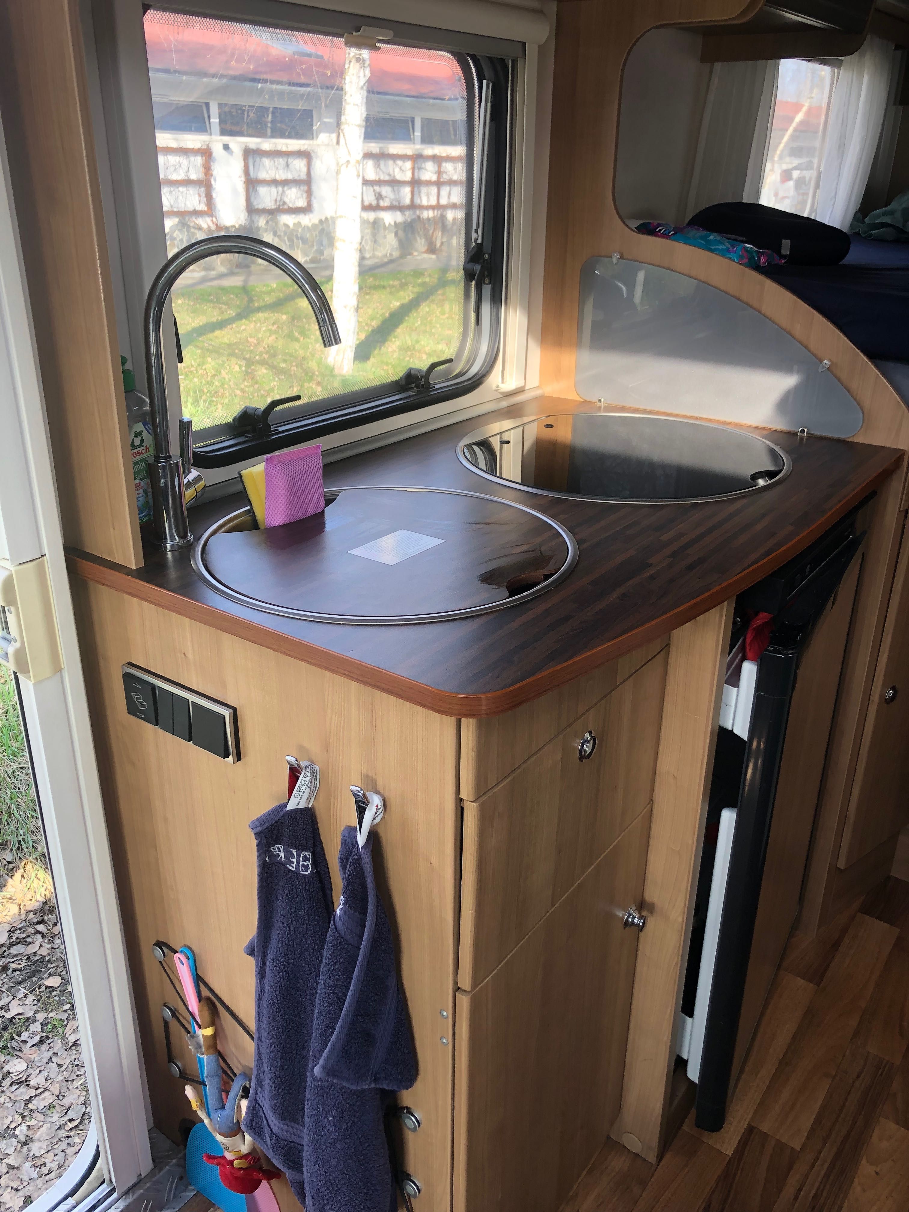 Vand autorulota integrată Hymer 562, an 2014