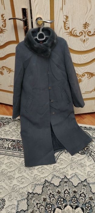 Турецкий Лоретта фирма пальто сатылады. Жагдайы жаксы.Размер 38.