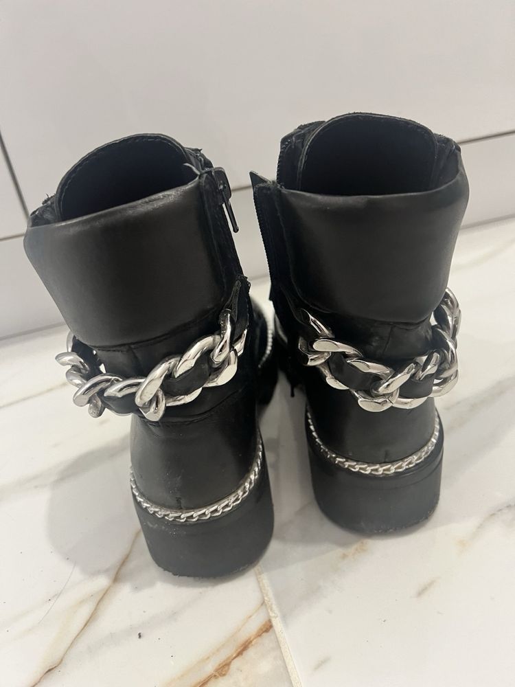 Черни Боти Guess