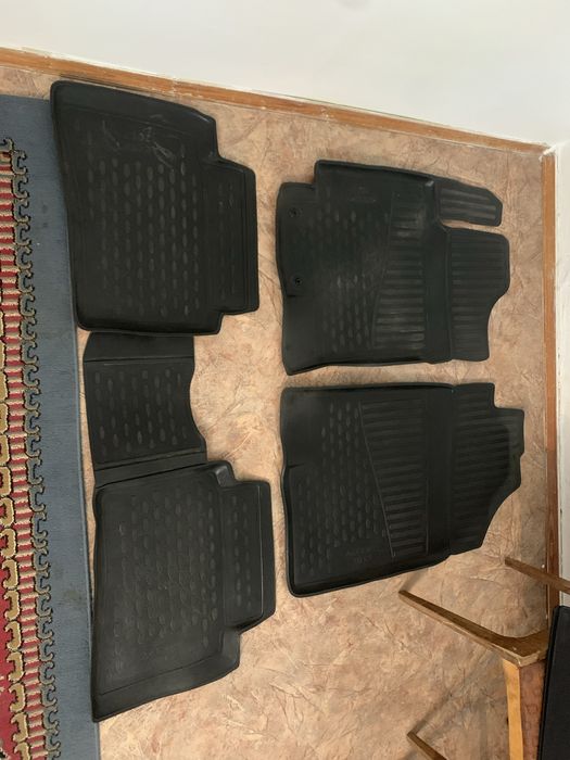 Коврики резиновые  штатные