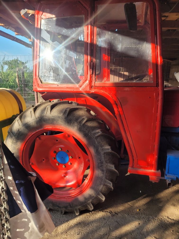 Tractor vr445cu utilaje