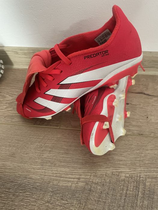 Vand ghete fotbal copii de la Adidas marime 36,37