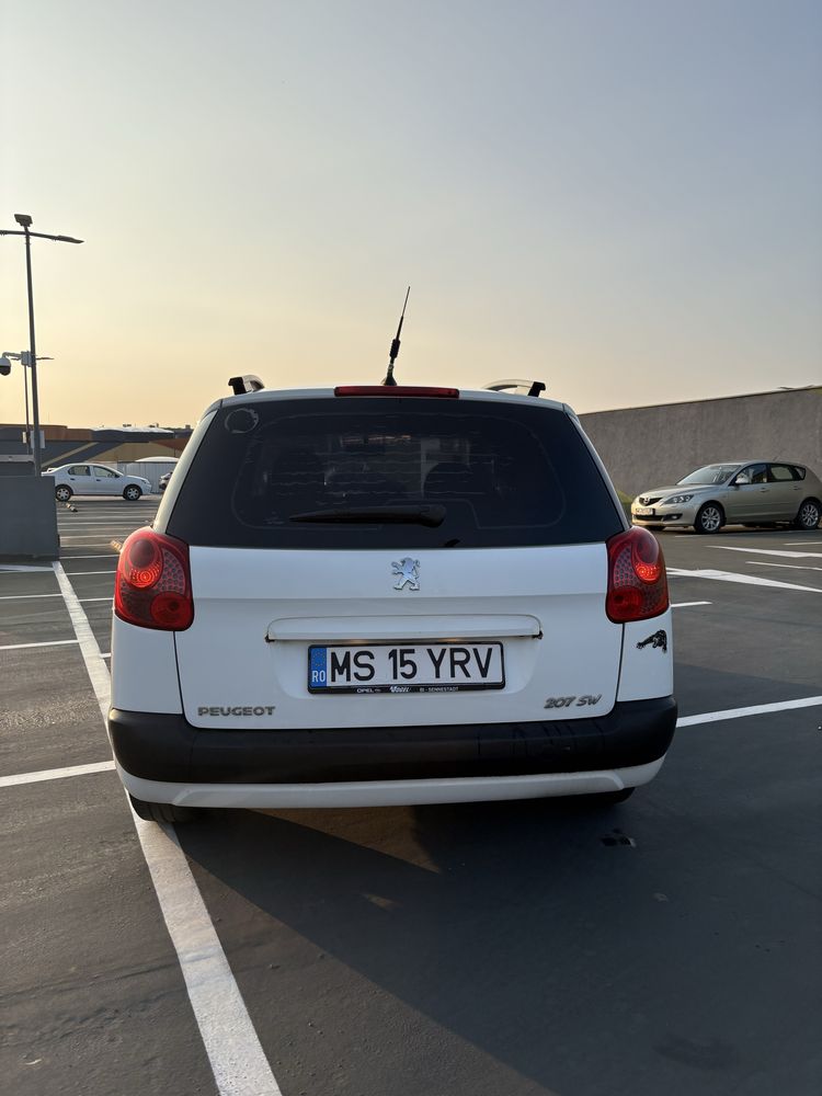 Peugeot 207 SW 1.6 HDI + un set de jante cu cauciucuri de iarna