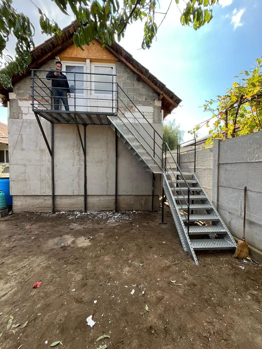 Scări metalice zincate