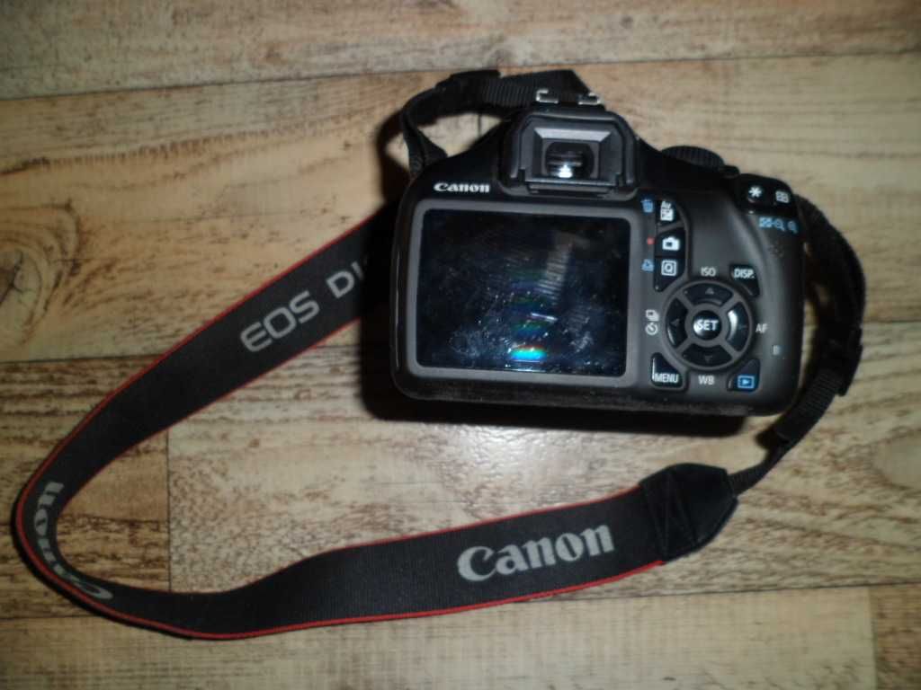 Б/У профессиональный фотоаппарат CANON  EOS 1100D Rebel T3