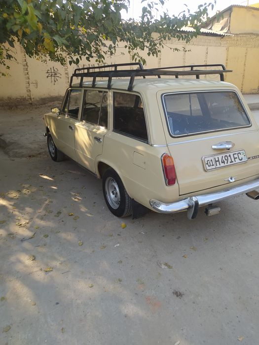 Vaz 2102 sotiladi srochno