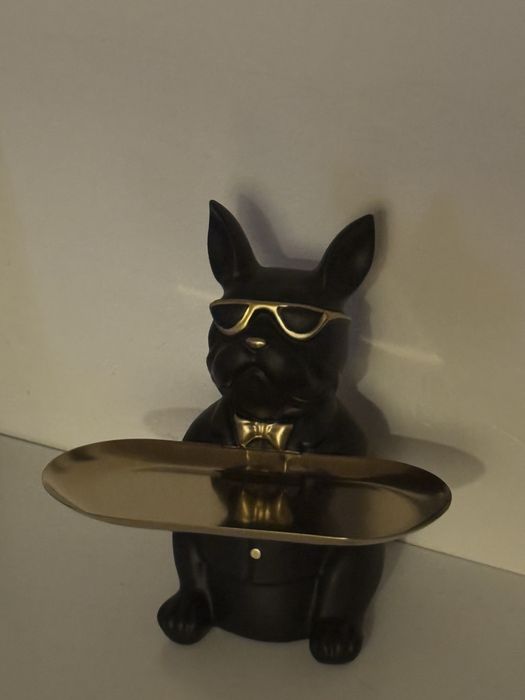 Симпатична масичка за аксесоари