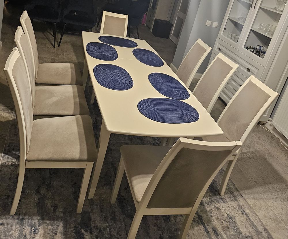 Vând masă + 8 scaune