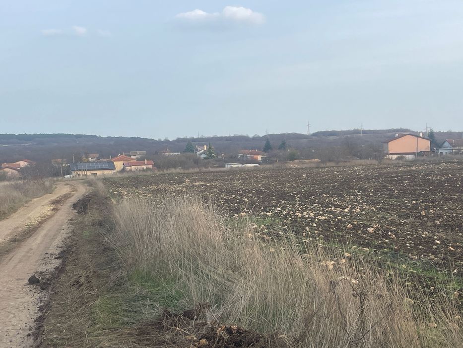 Парцел от Собственик над Виница-м.”Лозите”-3300кв.м-15€/кв.м до къщите