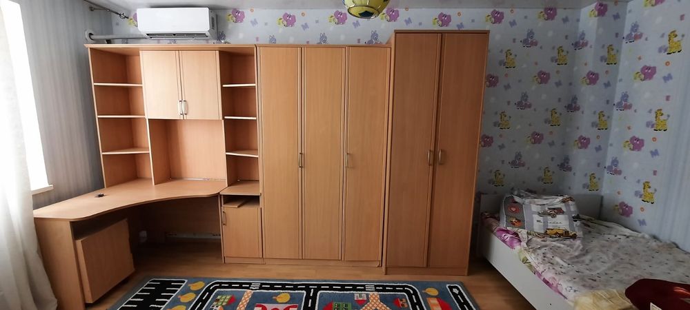 Стенка со столом для компьютера