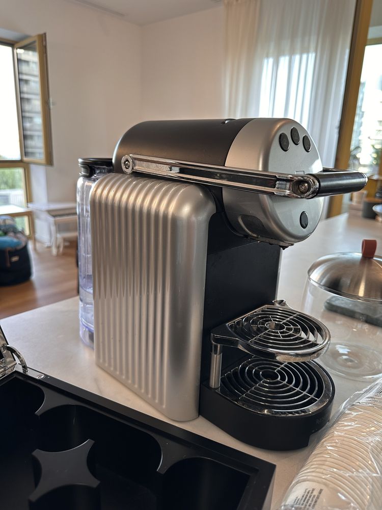 Espressor Nespresso profesional automat cu capusule de cafea