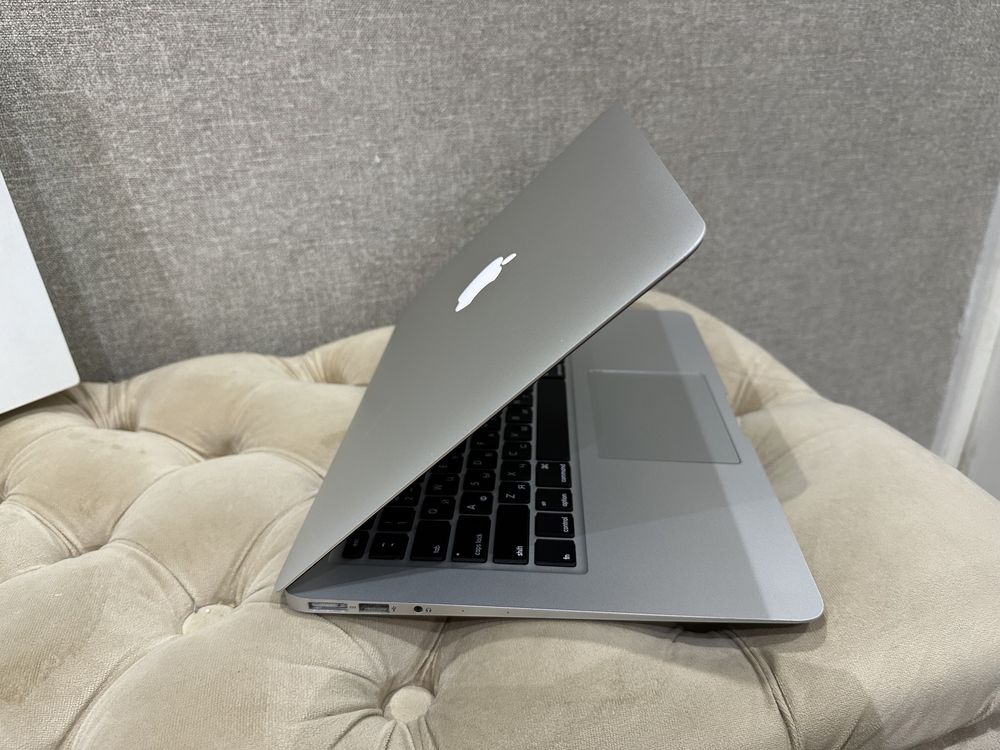 * Apple MacBook Air 13 A1466 core i5 2017/2019 год в отличном состояни