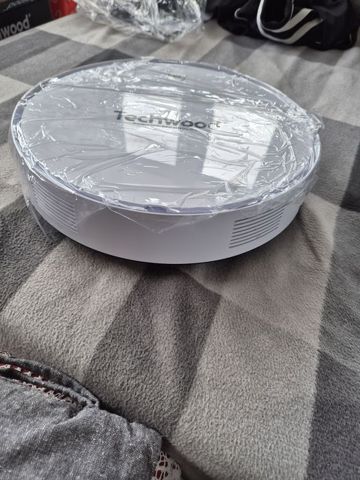 Робот - бяла цвят