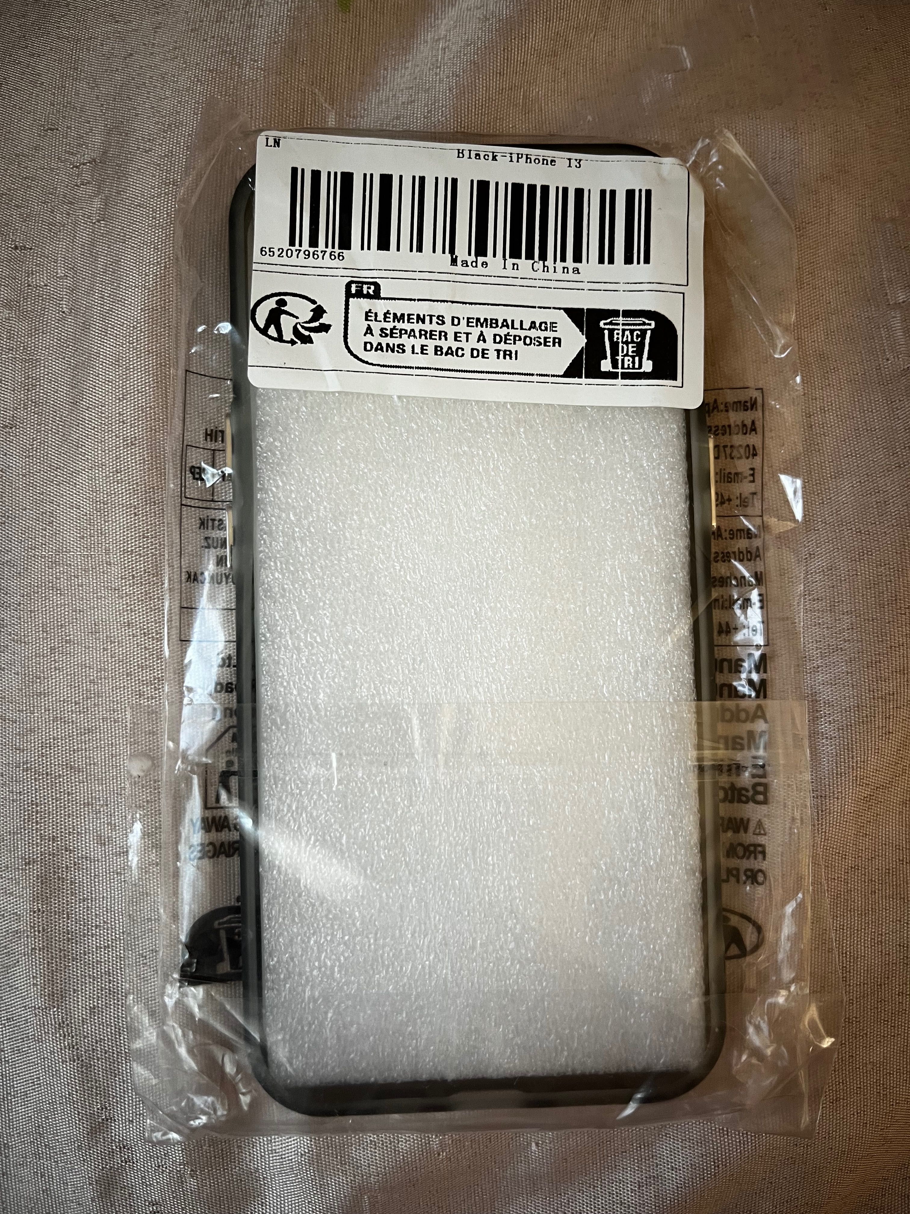 Продавам нов силиконов гръб за iPhone 13 – черен
