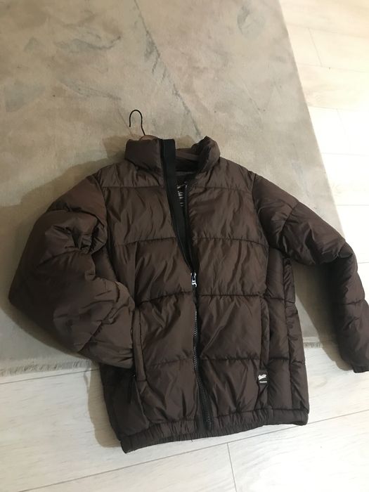 Geaca maron,marimea S de la Pull&Bear.Groasa si buna pentru la iarna!