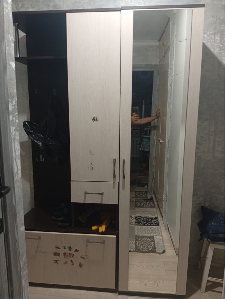 Срочно продам шкаф в прихожку