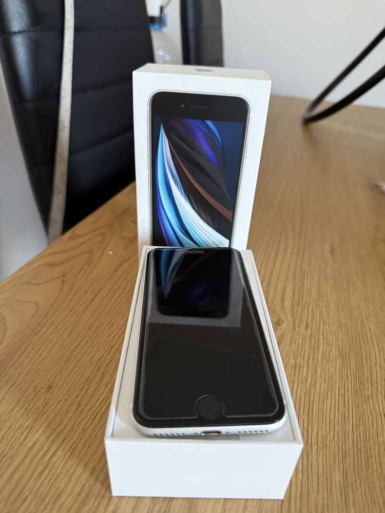 iPhone SE 2020 / 64GB / Бял – Отлично състояние