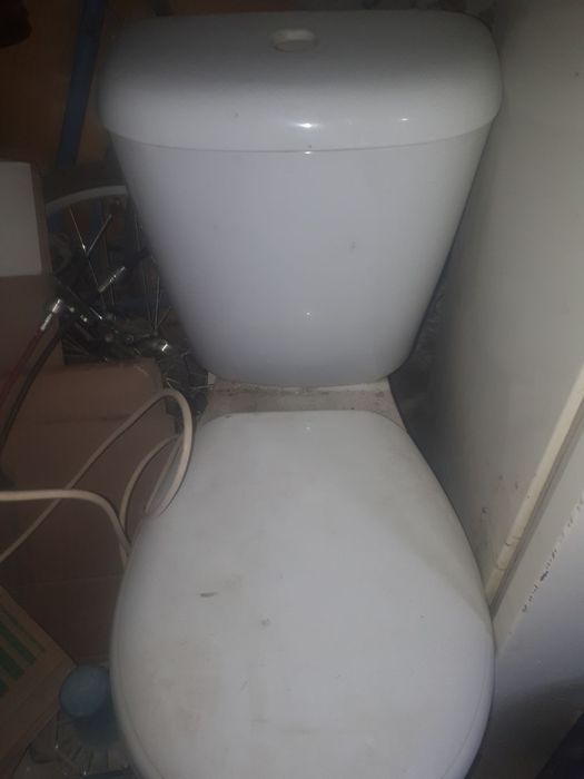 Unitaz sotiladi holati yaxshi