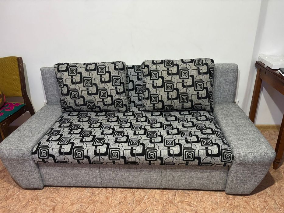 Спальный диван в хорошем состоянии