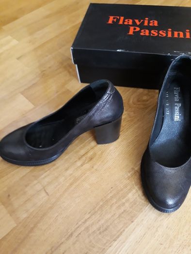 Pantofi piele naturală, mărimea 39, Flavia Passini.