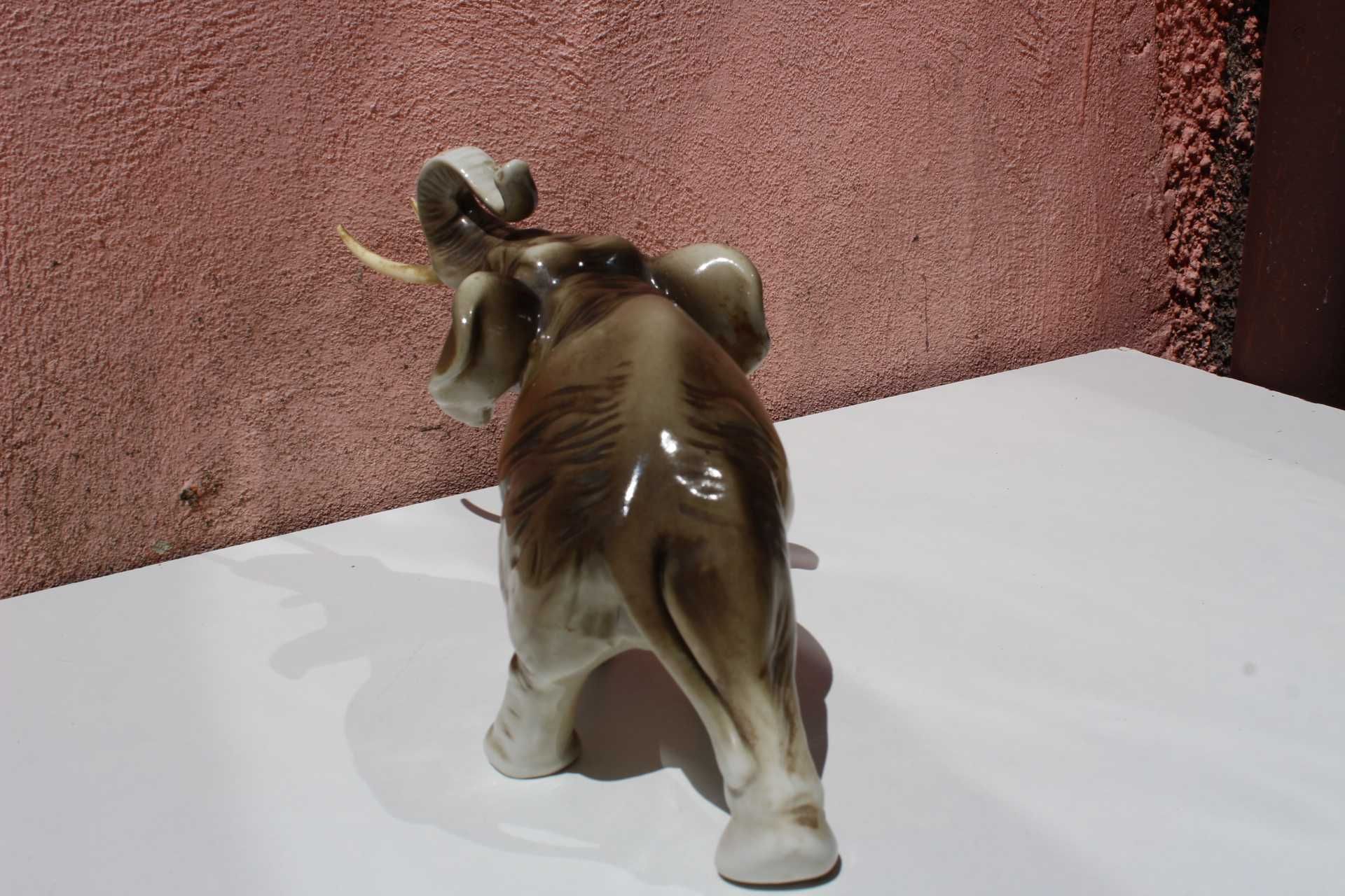 Piesa de colectie, elefant portelan ROYAL DUX Bohemia