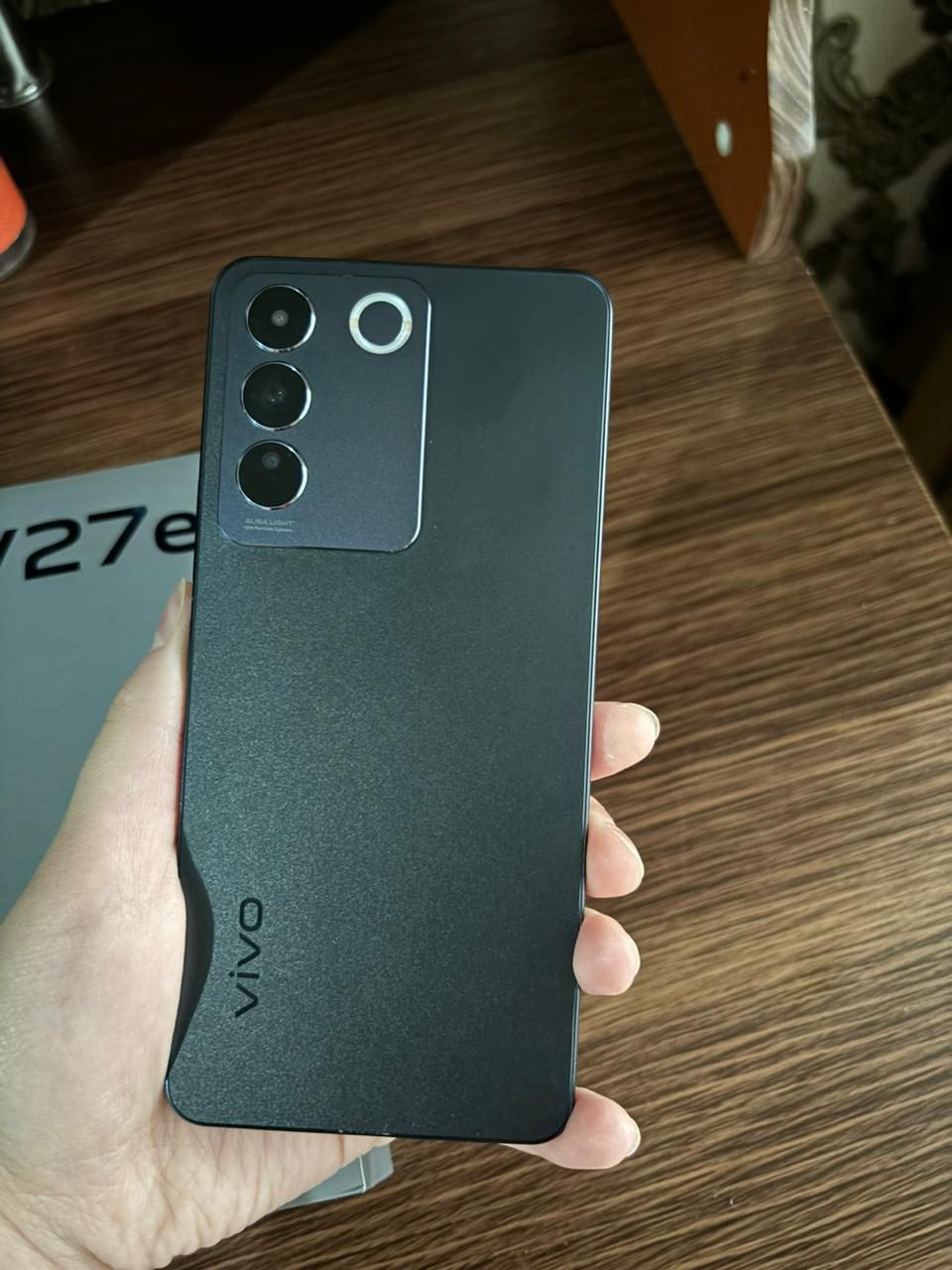 Vivo V27e в идеальном состоянии