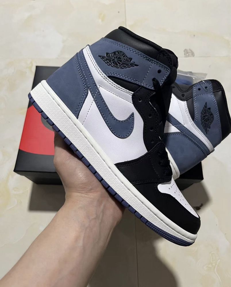 Air Jordan 1 Retro High Blue Moon