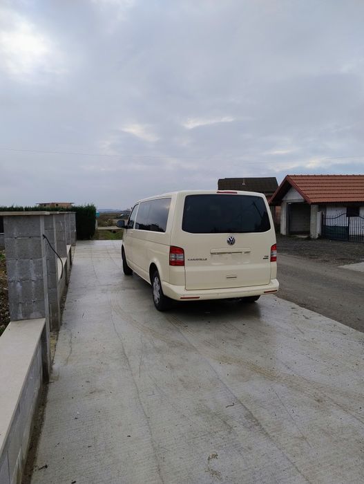VW Caravelle 2014 9 locuri 140CP stare foarte bună