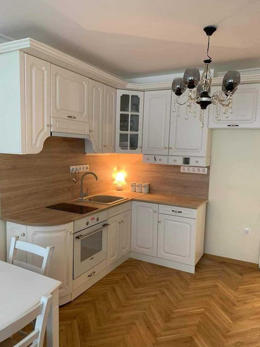 Дава се под наем Тристаен апартамент в София, Център - 76 кв.м за 900 € - Снимка #3