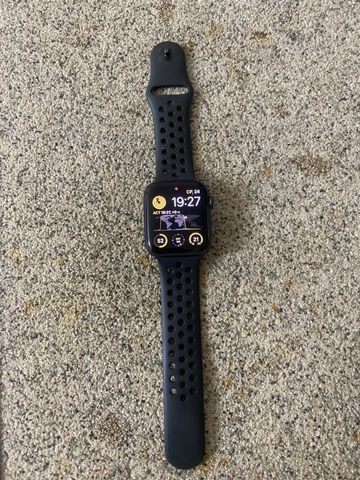 Apple watch se nike