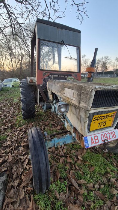 Tractor Lamborghini + remorcă.