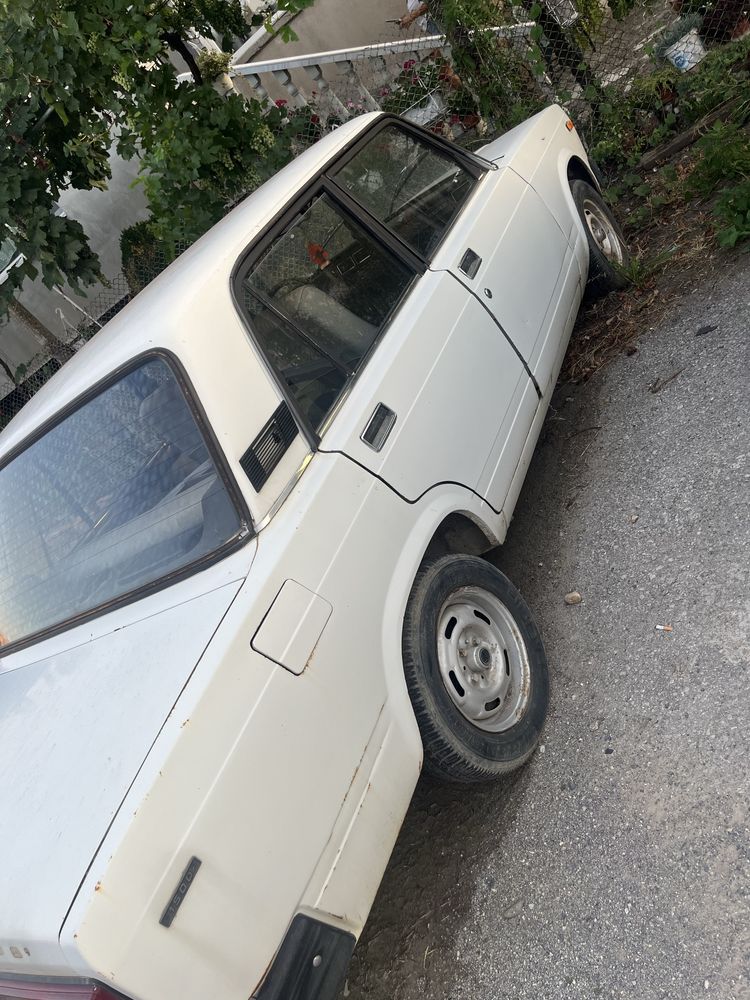 Lada 2107.