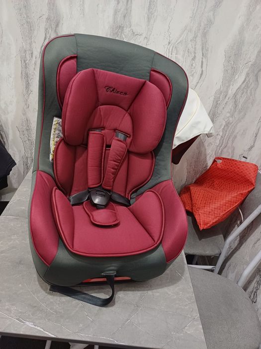 Продаётся фирменный авто кресло chicco
