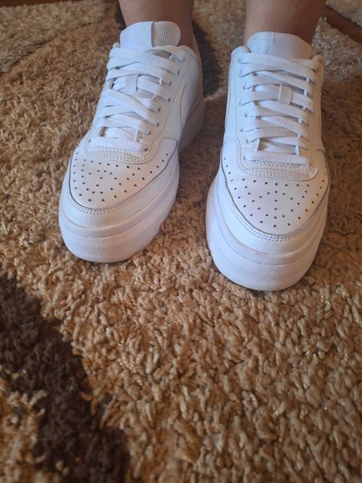 Adidasi Nike Court Vision Alta