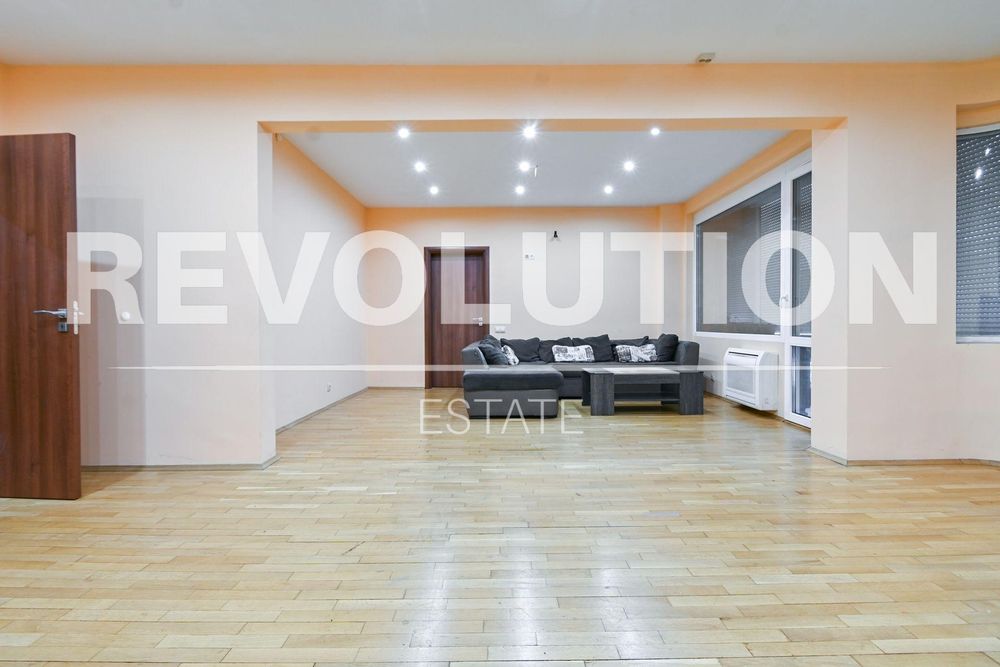 Продава се Четиристаен апартамент в София, Център - 199 кв.м за 3332 €/кв.м - Снимка #2