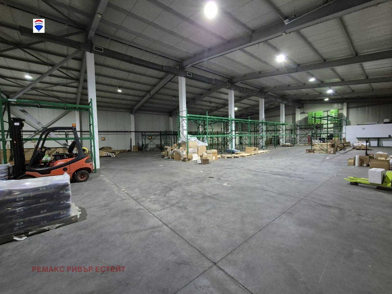 Дава се под наем Склад в Русе, Промишлена зона - Изток - 803 кв.м за 2450 € - Снимка #3