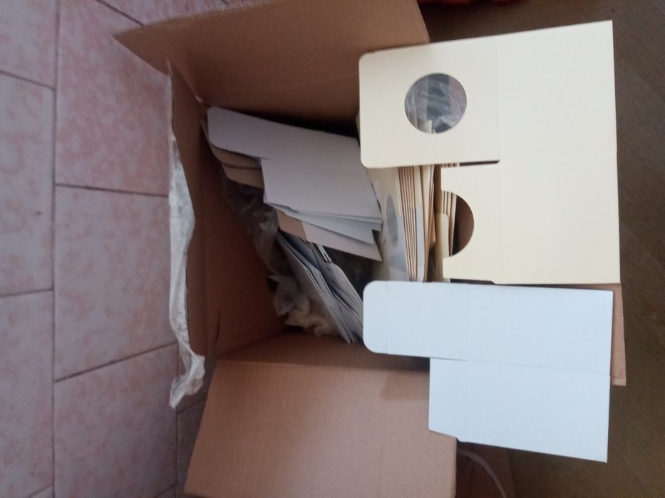 Cutii Cutie carton noi , ambalaj , ceas,diverse 200buc+

Vând 200+ cut