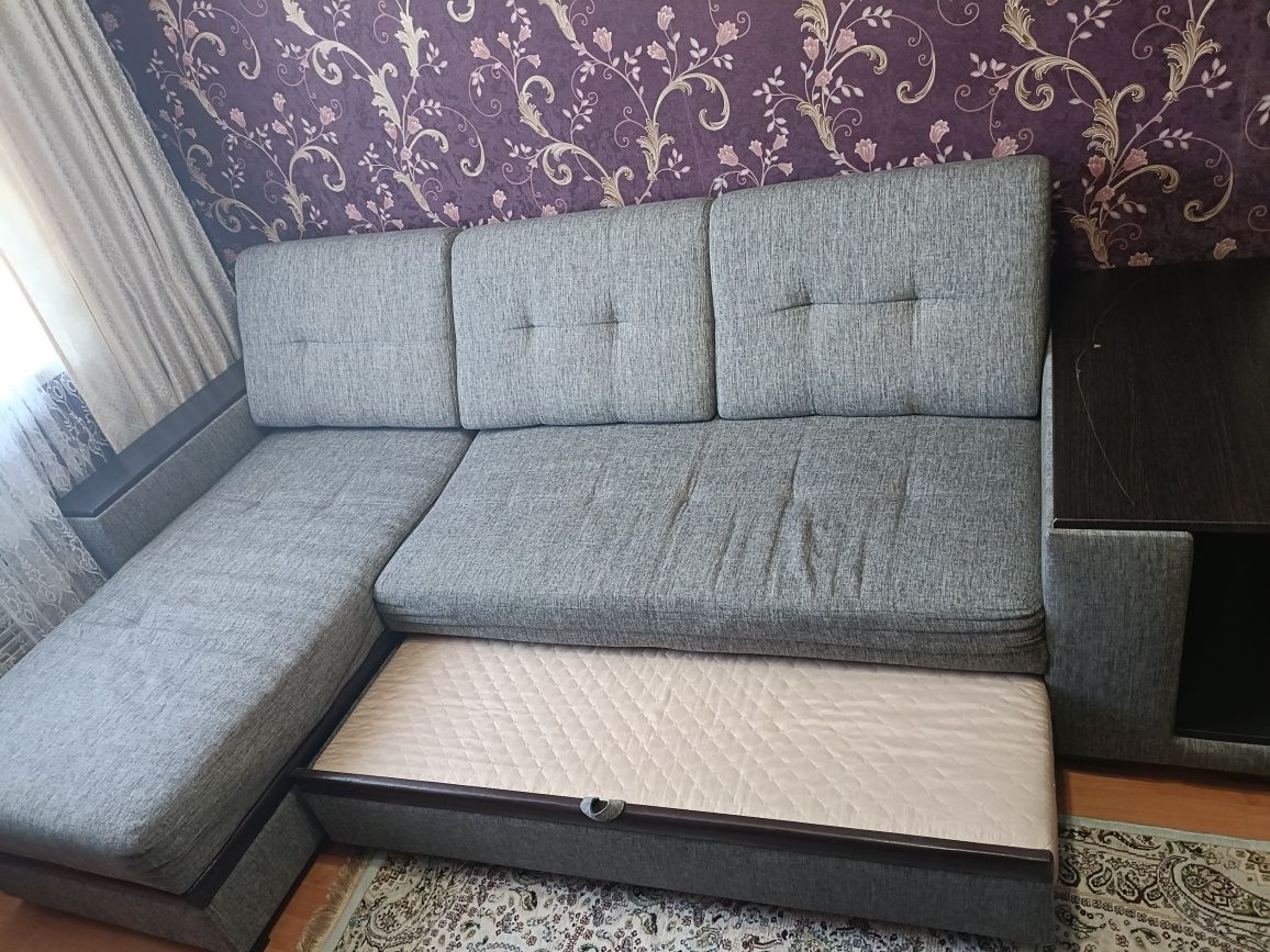 Продам диван в хорошем состоянии